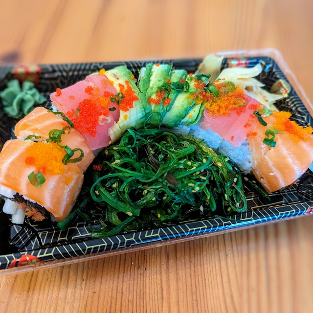 Water Lily Roll w Seaweed Salad