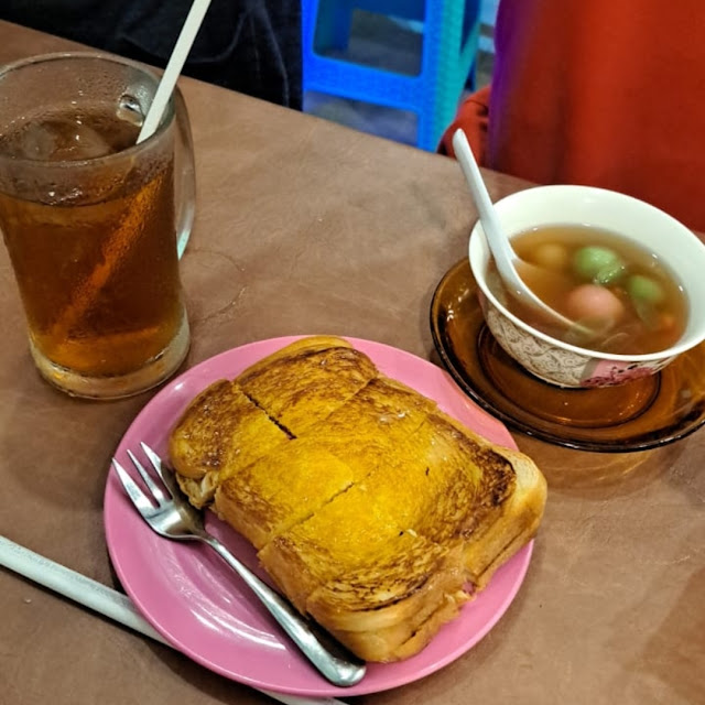 Roti Bakar Wedang Ronde Sama Es Teh Tawar