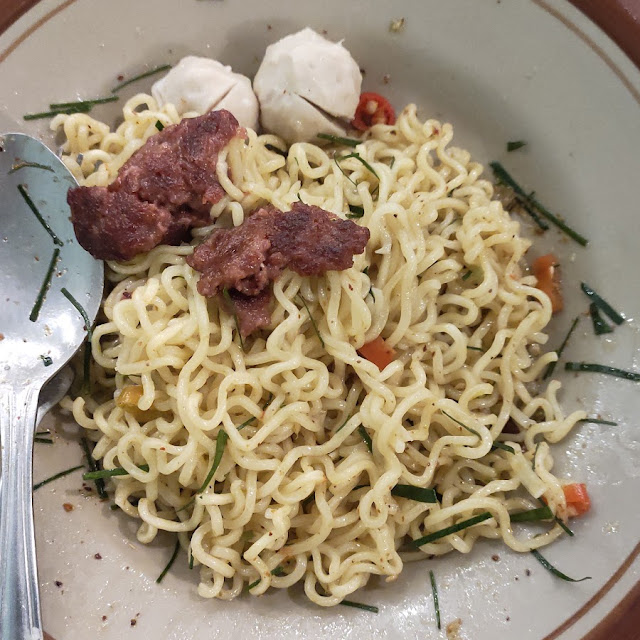 Indomie Daun Jeruk Plus Toping Kornet