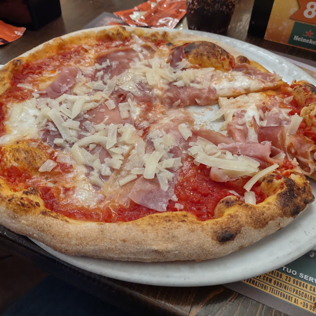 Pizza Bresaola Rucola E Scaglie Di Grana