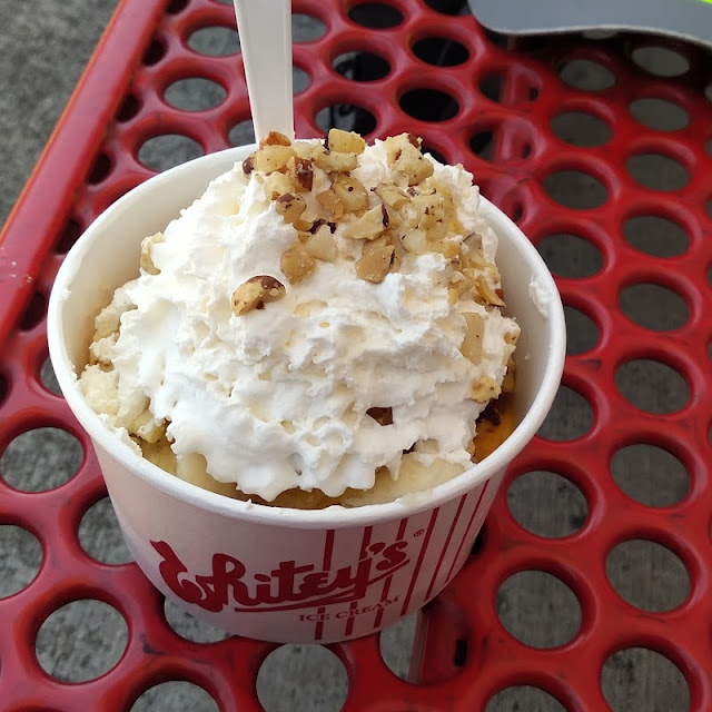 Mango Ice Cream with Cream and Banana Splits