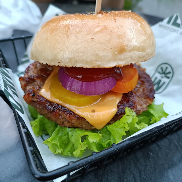 Classic Cheeseburger