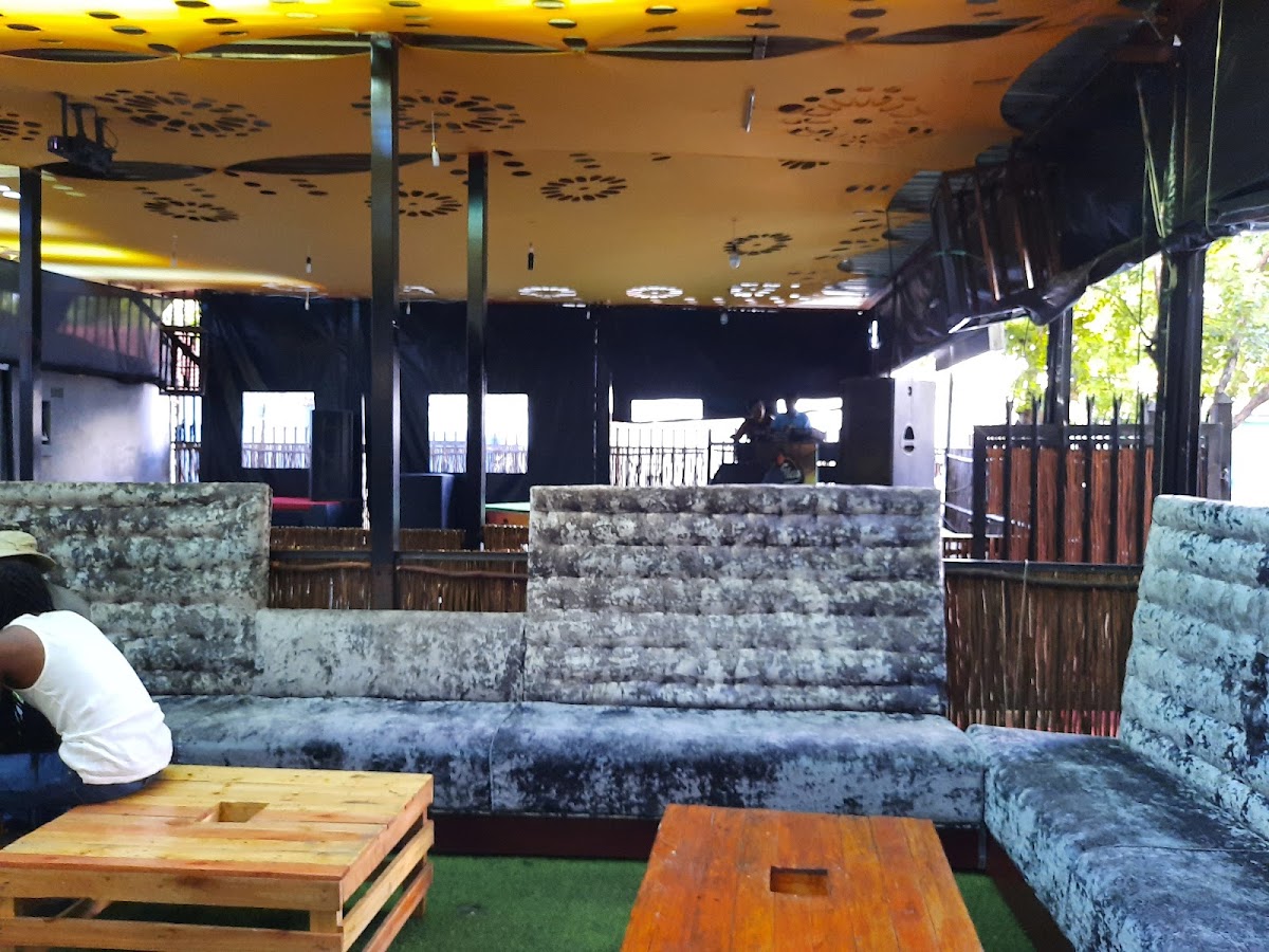 Willas Lounge & Grill