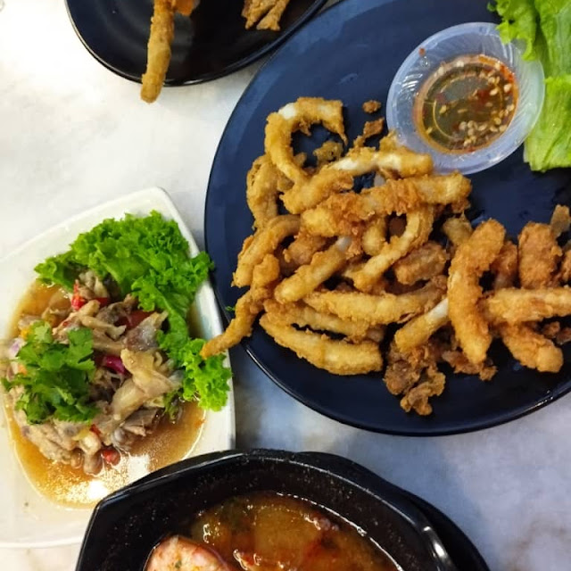 Kerabu Kaki Ayam Dan Cendawan Goreng Tepung