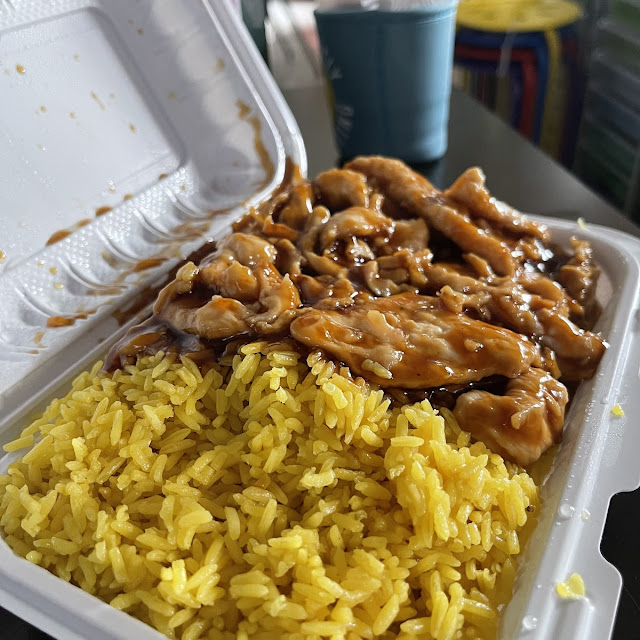 Plain Fried Rice with Chicken in Brown Sauce