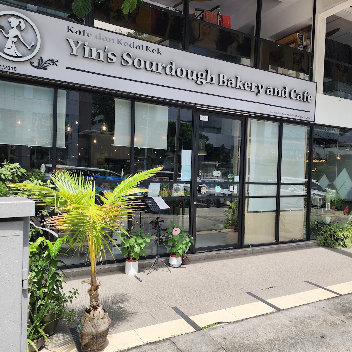 Yin's Sourdough Bakery and Cafe (Uptown 37)