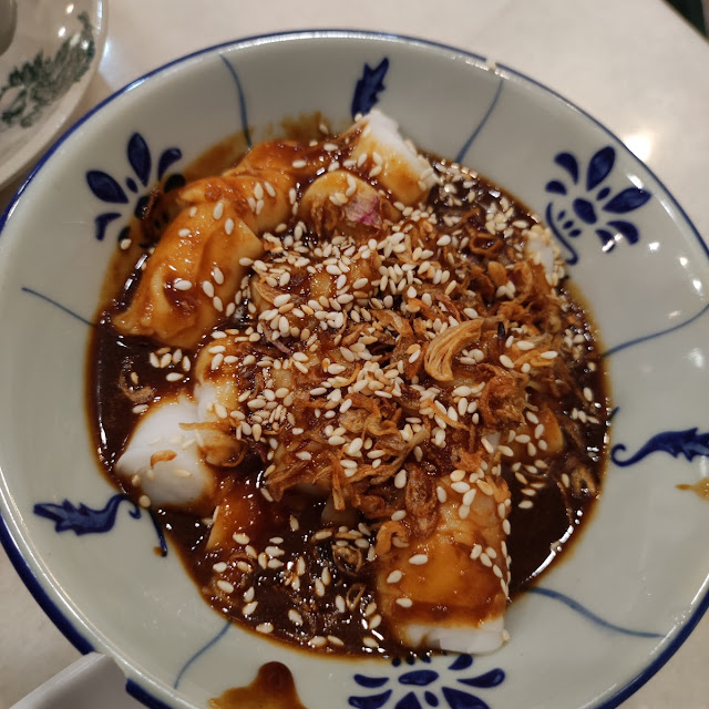 Curry Ipoh Chee Cheong Fun with Pig Rind