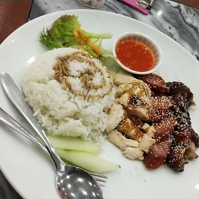 叉烧烧肠鸡肉饭