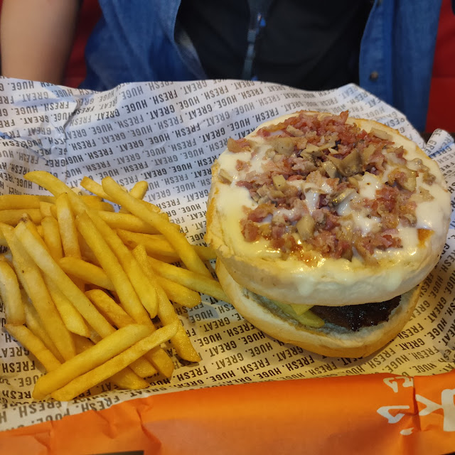 Pizza Burger with Fries