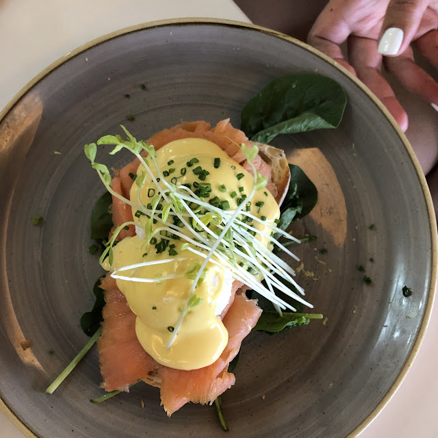 Eggs Benedict with Smoked Salmon
