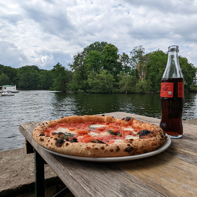 Pizza Bufalina And Cola