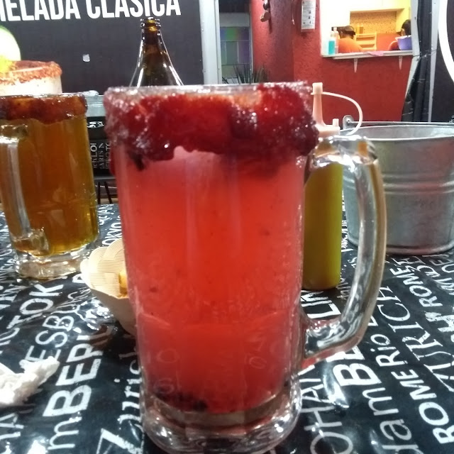 Cerveza Victoria Y Mojito de Frutos Rojos